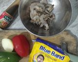 Foto langkah ke 1 dari resep Tumis Udang Mentega Cah Paprika.