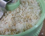 Hình bước làm 2 của món Làm bột chiên xù (bột cà mì) từ bánh mì cũ