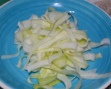 Foto del paso 2 de la receta: Tallarines de calabacín al pesto