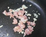 รูปขั้นตอนการทำที่ 1 ของ ตำลึงผัดไข่ใส่หมูสับ
