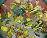 Foto langkah ke 9 dari resep Ayam Kampung Bumbu Kuning.
