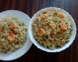 A picture of step 2 of Chinese Prawn Rice😋.