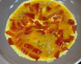 Foto langkah ke 3 dari resep Telur dadar paprika.