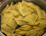 Foto del paso 2 de la receta: 291. Raviolis de requesón y espinacas con salsa tibia de champiñones (principal pasta)