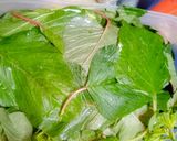 Foto langkah ke 1 dari resep Sayur Bening Gambas Bayam.