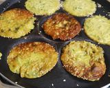 A picture of step 4 of Sorghum+ dudhi mini uttapam.
