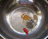 A picture of step 2 of Vermicelli upma.