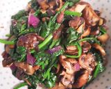Foto langkah ke 4 dari resep Tumis Jamur Bayam.