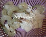 Foto langkah ke 1 dari resep Greenbeans&seafood with salted egg sauce.