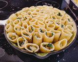 Foto del paso 7 de la receta: Paccheri con ricotta, espinaca y langosta