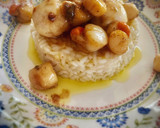Foto del paso 4 de la receta: Timbal de arroz carnaroli con vieiras y zamburiñas al ajillo
