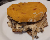 Foto del paso 7 de la receta: Arepa🍄rellena🥯de champiñones🥙salteados🧀y queso🧆