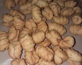 Foto langkah ke 5 dari resep Kue garpu renyah (rasa bawang dan kencur).