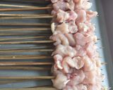Hình bước làm 3 của món Sate xâu gà nướng đặc sản Indonesia