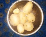 मसाला आलू ग्रेवी (Masala aloo gravy recipe in hindi) रेसिपी चरण 1 फोटो