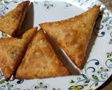 A picture of step 5 of Qeemay ke samosay.