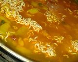 A picture of step 3 of Veg maggi.