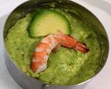 Foto del paso 8 de la receta: Tartar de palitos de cangrejo, langostinos y guacamole