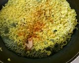 صورة لخطوة 2 من وصفة نودلز بالفطر إنوكي