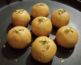 બેસન લડડુ (besan laddu racipe in Gujarati) રેસીપી સ્ટેપ2ફોટો