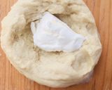 Foto del paso 10 de la receta: Bollitos rellenos de queso