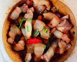Hình bước làm 2 của món Ba chỉ heo kho tiêu