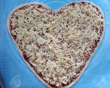 รูปขั้นตอนการทำที่ 3 ของ พิซซ่าสื่อรัก ❤ เปปเปอร์โรนีพิซซ่า🍕สื่อรัก ❤/ พิซซ่า ❤ หัวใจ /พิซซ่าวาเลนไทน์  (โฮมเมดพิซซ่าแป้งบาง)