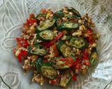 Foto langkah ke 6 dari resep Tumis Tempe Okra Hijau.