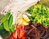 Hình bước làm 1 của món Nấm Kim Châm Xào Ngũ Sắc