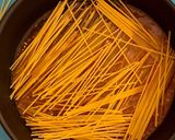 Foto del paso 7 de la receta: Incredible: Papas y fideos van crudos al horno y salen cocinados. Un clásico de Calabria
