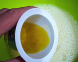 Foto del paso 3 de la receta: Bizcocho de yogur de limón con zumo de limón natural