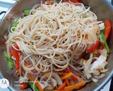 Foto del paso 3 de la receta: Fideos Salteados con Pechuga y Vegetales