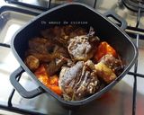 Une image de l'étape 8 de Filets d'agneau rôtis sur lit d'oignon, tomate et ail 🍴.