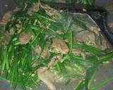 ผัดดอกกุยช่ายใส่ตับหมู วิธีทำสูตร 7 รูป