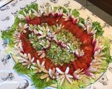 Une image de l'étape 12 de Salade de tomates,scarole,céleri et thon aux radis « fleurs ».