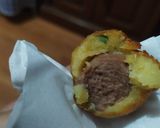 Foto langkah ke 4 dari resep Perkedel Kentang isi Sosis.