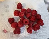 Une image de l'étape 7 de Salade de fruits rouges, ananas et raisin.