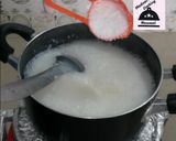 A picture of step 2 of Custard popsicles.