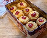 A picture of step 8 of Rhubarb jam piped biscuits ❤️.