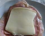 Foto del paso 2 de la receta: Rollitos de pechuga rellenos de jamón y queso al horno