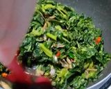Foto langkah ke 5 dari resep Tumis Bunga Pepaya, Daun Pepaya, Teri.
