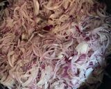 A picture of step 1 of Simple and quick chicken onion sauce.