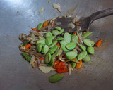 Foto langkah ke 5 dari resep Tumis rebung pedas.