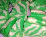 Foto langkah ke 8 dari resep Bolu pandan batik.