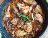 Foto del paso 12 de la receta: Pollo asado con níscalos y senderuelas
