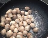 Hình bước làm 3 của món Cháo giò heo nấm rơm