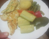 Foto del paso 6 de la receta: Pechuga de pollo adobada al ajillo a la plancha con menestra de verduras y papas cocidas