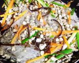 Hình bước làm 2 của món Miến Xào Hến