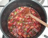 Une image de l'étape 1 de Sirop de queues de fraises.