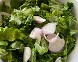 A picture of step 1 of Chicken and Mustard Greens Soup.